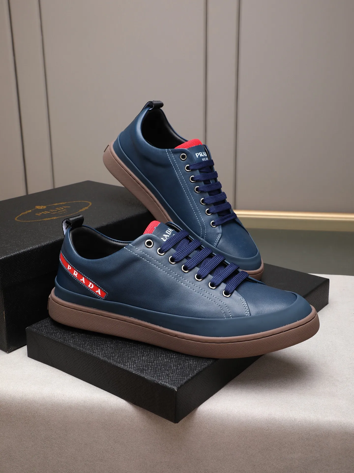 Men's shoes💰420💰 Brand: PRADA (Prada) Standard code: Men's code 38–44 (45 can be customized) Material: Original cowhide, breathable sheep lining Special outsole Style category: Men's fashionable casual sneakers Low-key luxury! Color: actual picture color